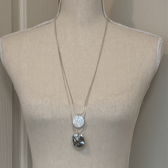 Jewelry - EUC Necklace